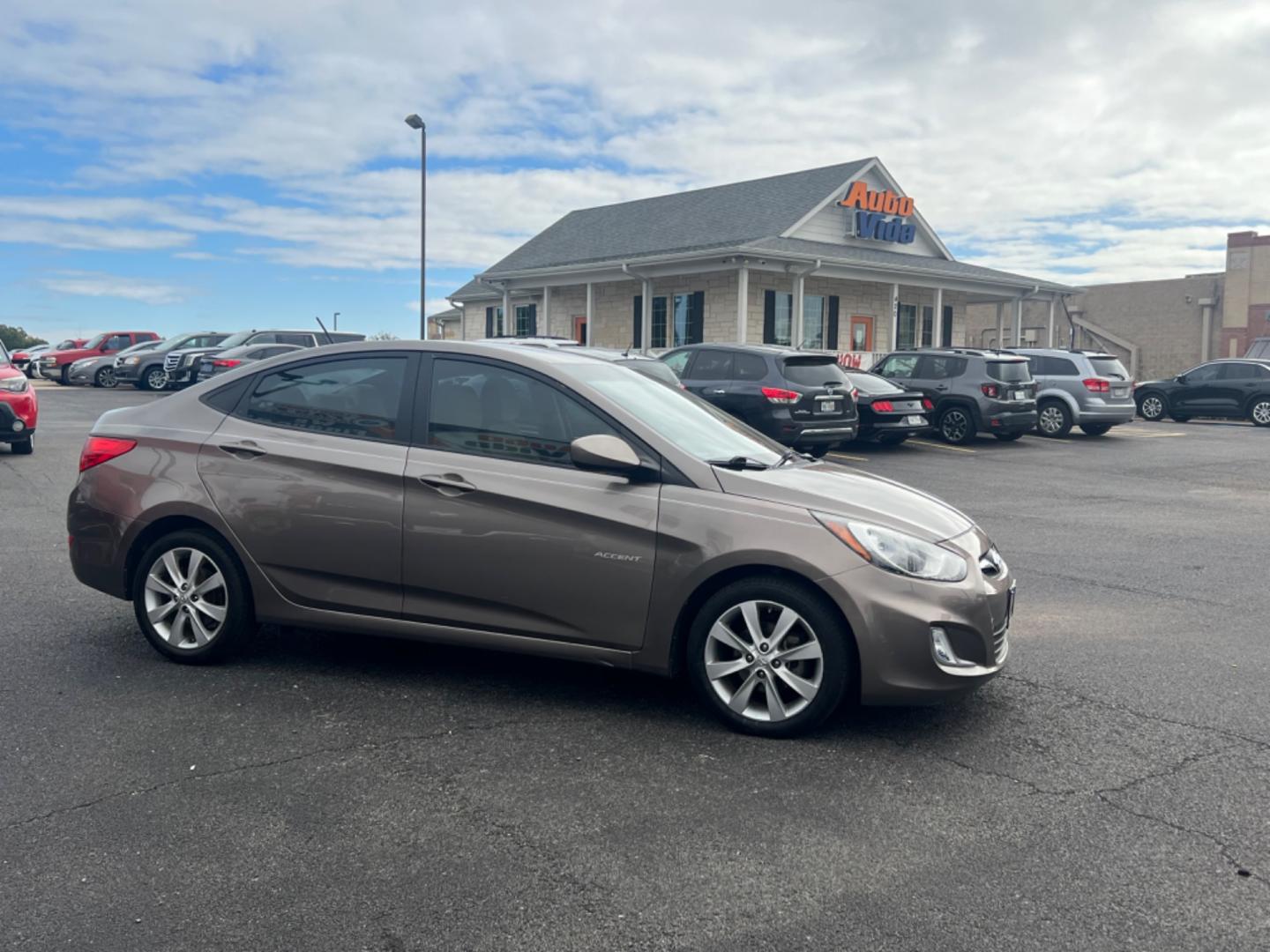 2013 BROWN Hyundai Accent GLS 4-Door (KMHCU4AE3DU) with an 1.6L L4 DOHC 16V engine, located at 420 I-35E, Lancaster, TX, 75146, (469) 297-4144, 32.593929, -96.823685 - Photo#7